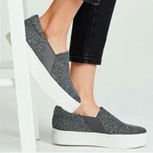 $225 Vince Warren Platform Sneakers 8 Gray Tweed Round Toe Notched Vamp Slip On